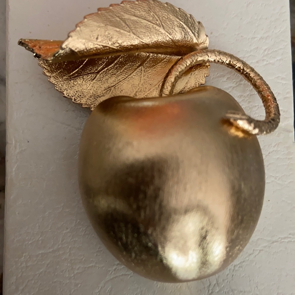 Vintage gold color apple broach